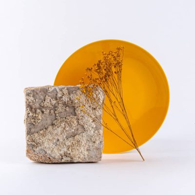 Assiette en porcelaine moderne plate ronde - Ogre la Fabrique - Vaisselle - 25cm jaune