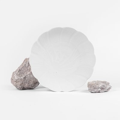 Assiette en porcelaine moderne plate - Ogre la Fabrique - Vaisselle - TAHITI blanche (25cm)