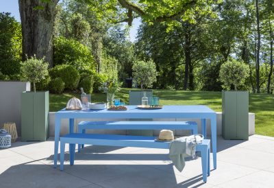 banc et table acier matière grise